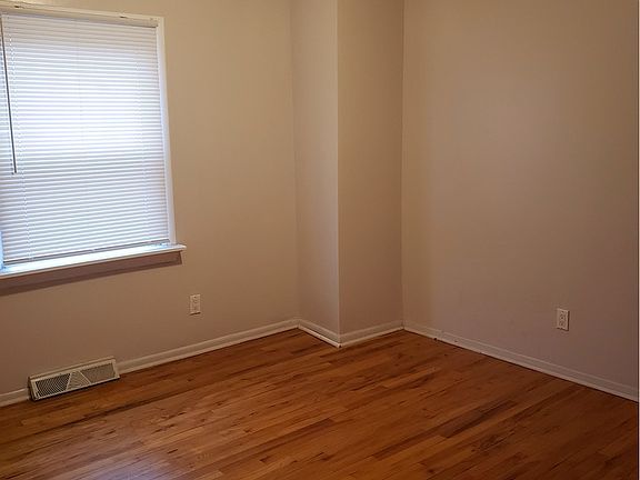 5th image of 166-26 Gothic Dr #1