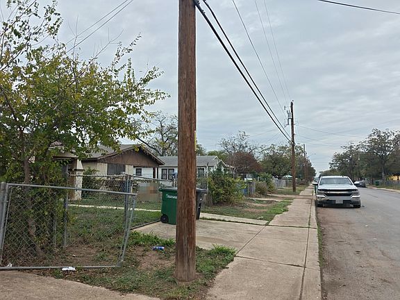 4th image of 427 Hazel St