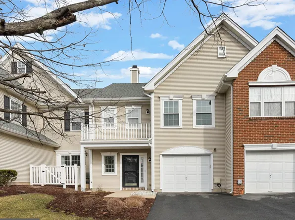 208 Pebble Creek Ct, Pennington, NJ 08534