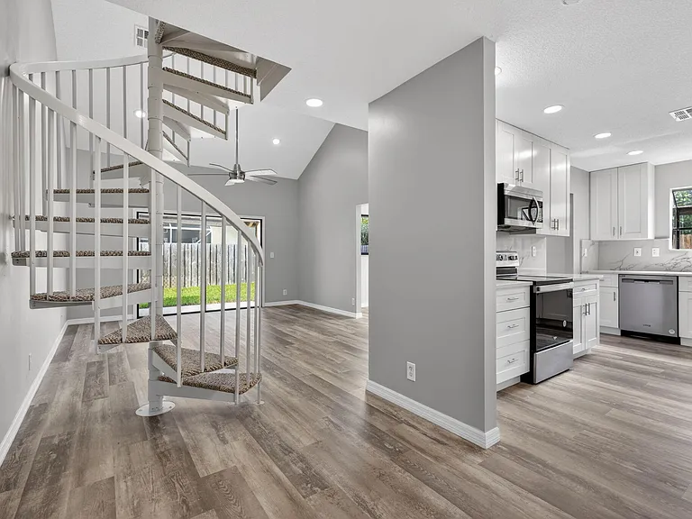 6119 Mullin St — Photo 2