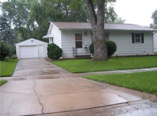 3200 Ravenwood Ter NW, Cedar Rapids, IA 52405