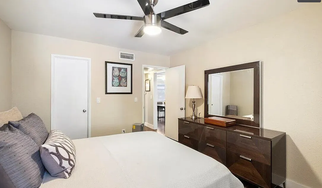 1 bed, 685 sqft, $1,300 — Photo 2