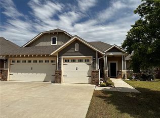 2805 Pebble Creek St, Moore, OK 73160