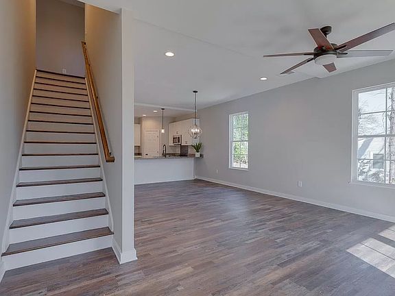 3rd image of 106B Crosby Cir