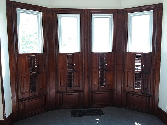 2nd image of 256 W Church St