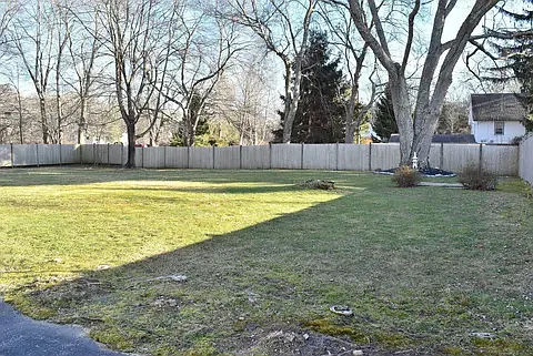 2 Colonial Dr — Photo 24