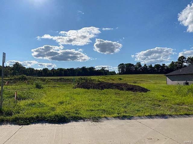 1st image of 525 Poplar Dr