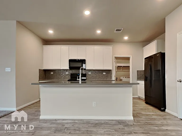 116 Canis St — Photo 2