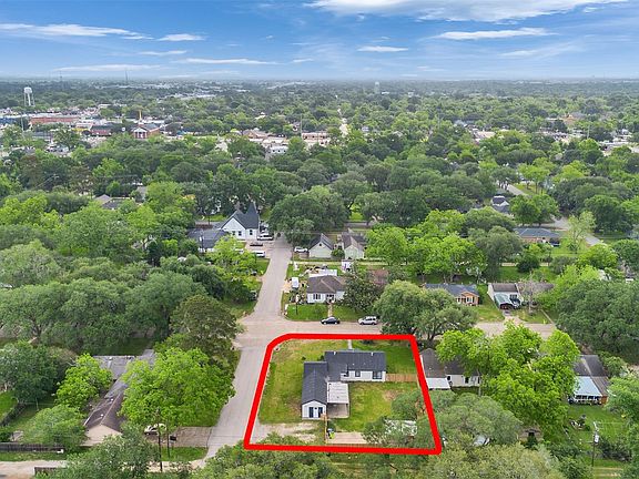 5th image of 1300 Brazos St