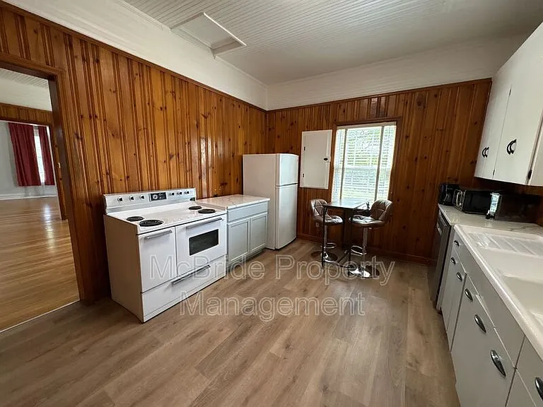 2754 Hazel St — Photo 7