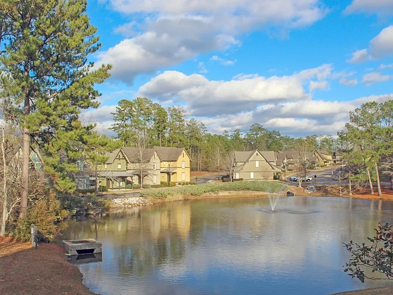Scenic Lake View at The Cottages of Hattiesburg.