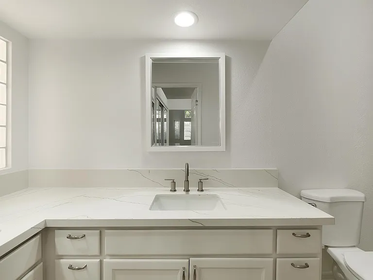 Bel Mondo Condos — Photo 29