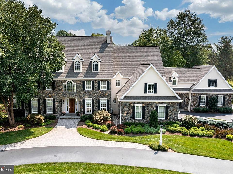 1st image of 100 Woodale Dr