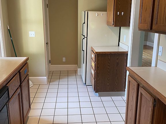 4th image of 137 Bradley St