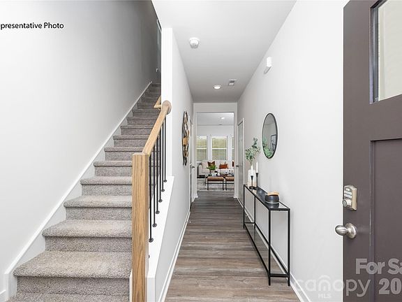 3rd image of 1406 Mammoth Rd