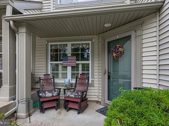 4th image of 92 Hawk Valley Ln