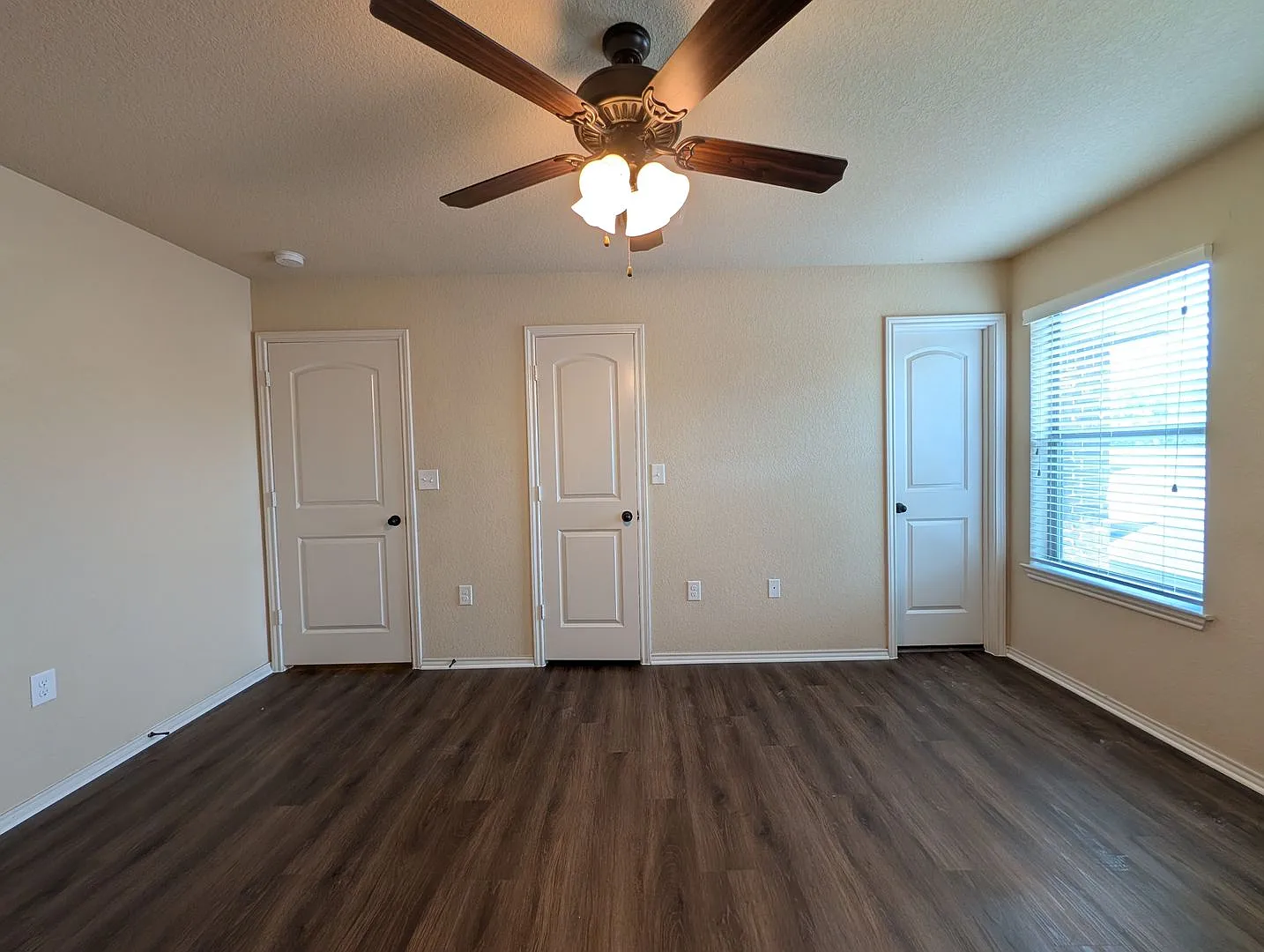Two Story 3/2.5/2 Duplex close to Creekside Shopping and Entertainment! / Fridge / Fenced in yard... — Photo 2