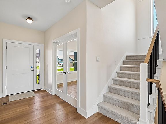 3rd image of 250 NW Copperleaf Ct