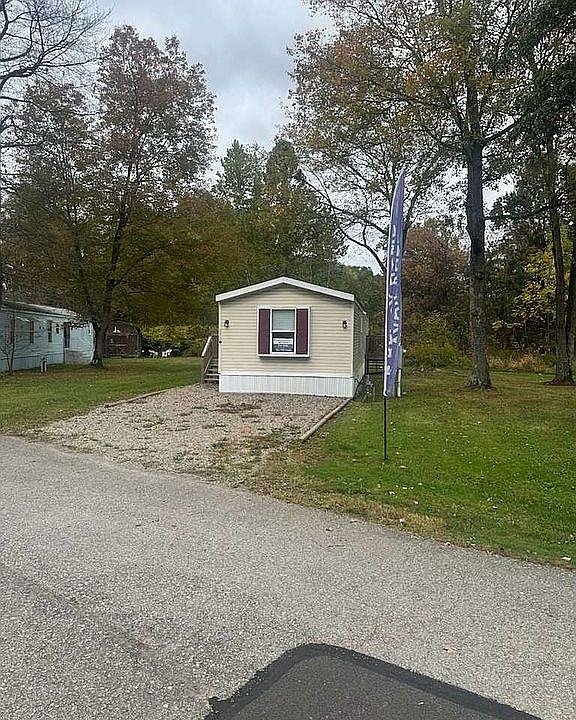 1st image of 832 Georgina Dr