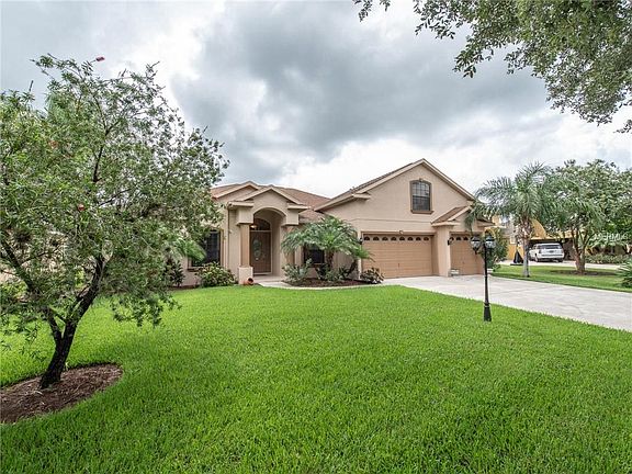 3rd image of 1106 Carriage Park Dr