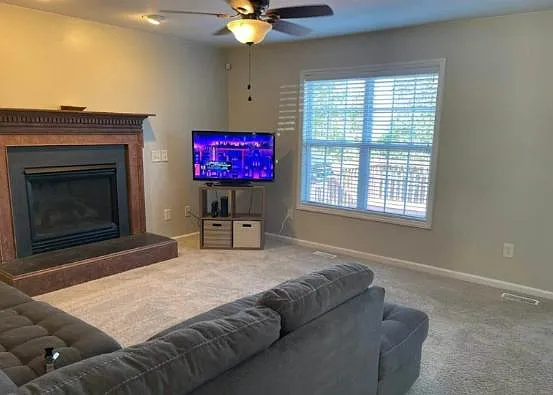 125 Cresthaven Dr — Photo 2