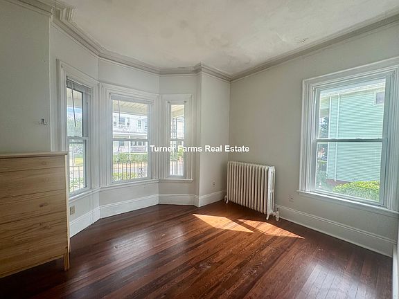 2nd image of 76 Curtis St
