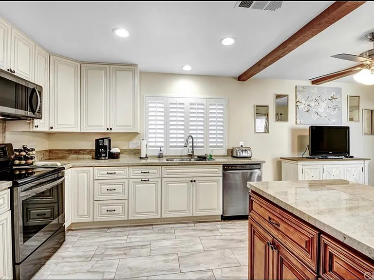 4901 Lindstrom Ave — Photo 3