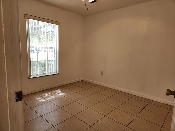 5th image of 10 Starling Dr