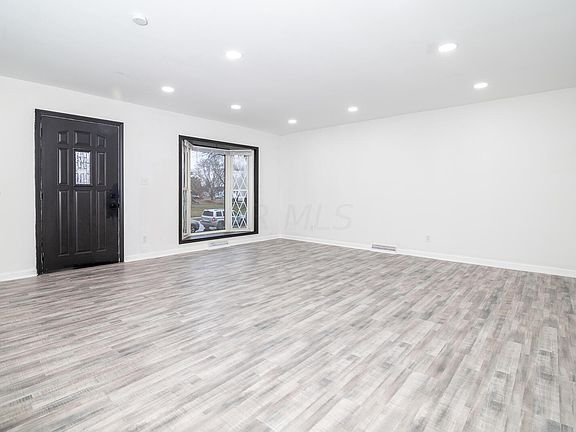 3rd image of 475 Columbian Ave