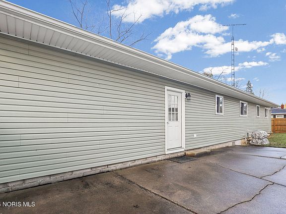 3rd image of 24576 Stony Ridge Rd