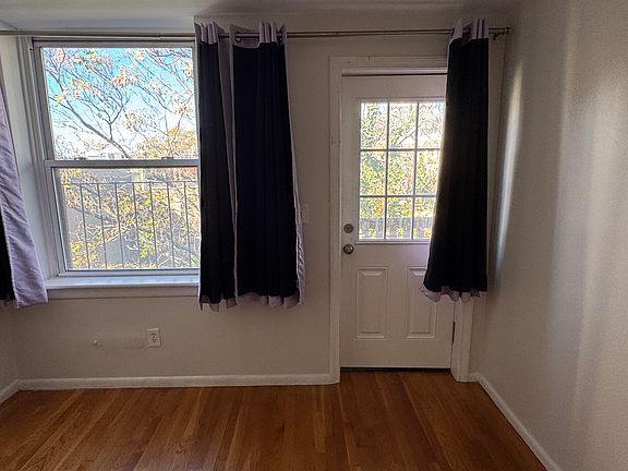 4th image of 174 Cottage St #401
