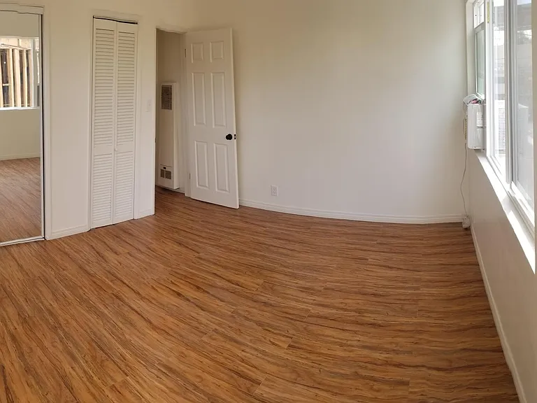 SLIDING CLOSET DOORS