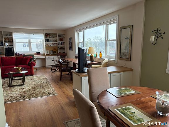 4th image of 893 Farmington Ave APT 5H