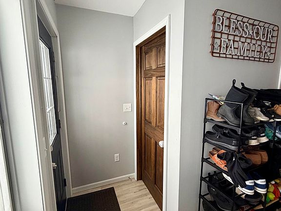 5th image of 609 W Six Mile Rd