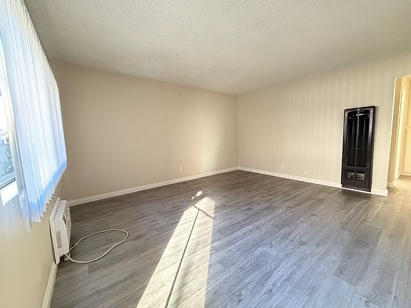 3rd image of 1104 S Marengo Ave APT B