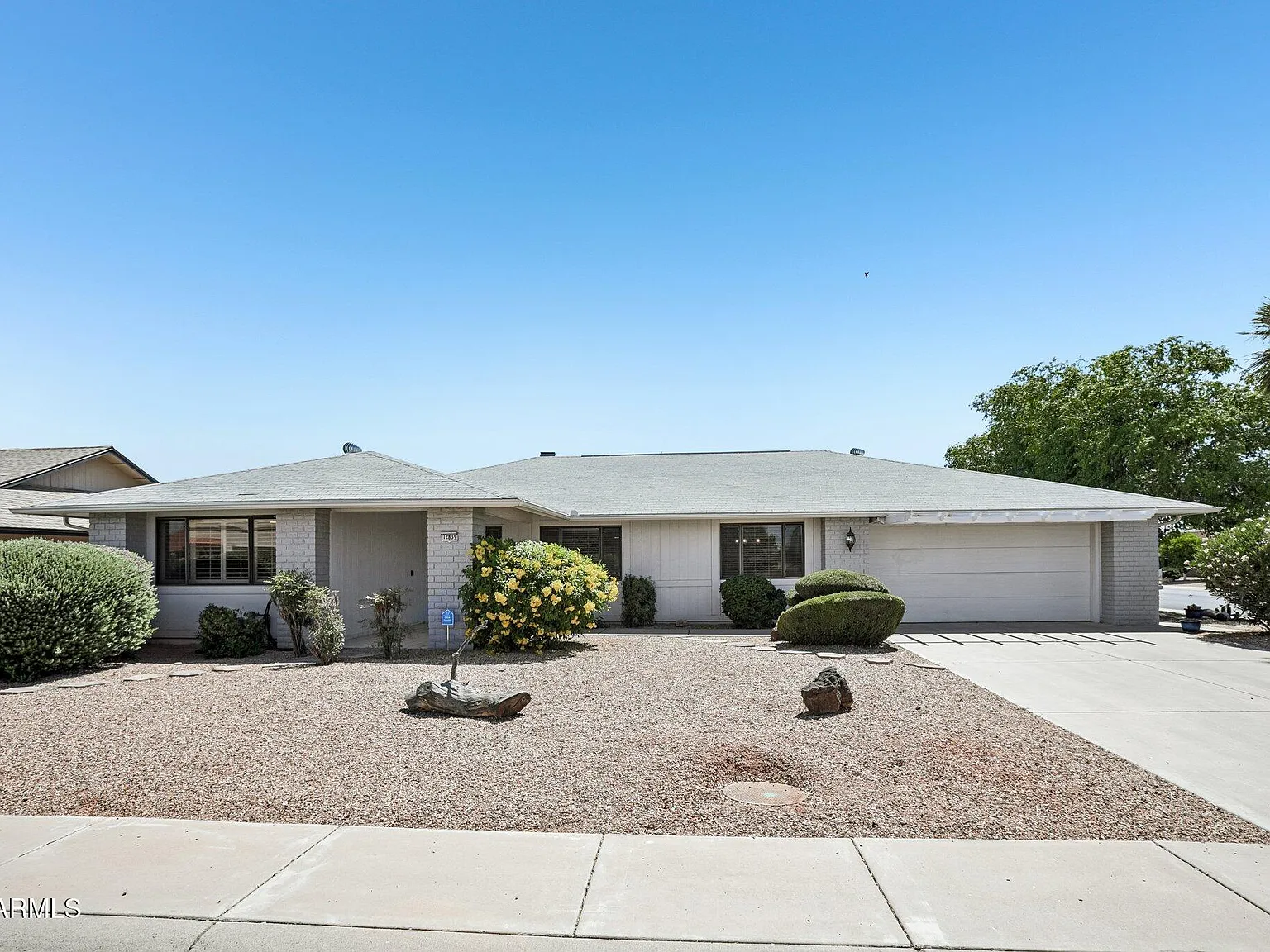 2 bed, 2.0 bath, 2020 sqft, $2,000 — Photo 2