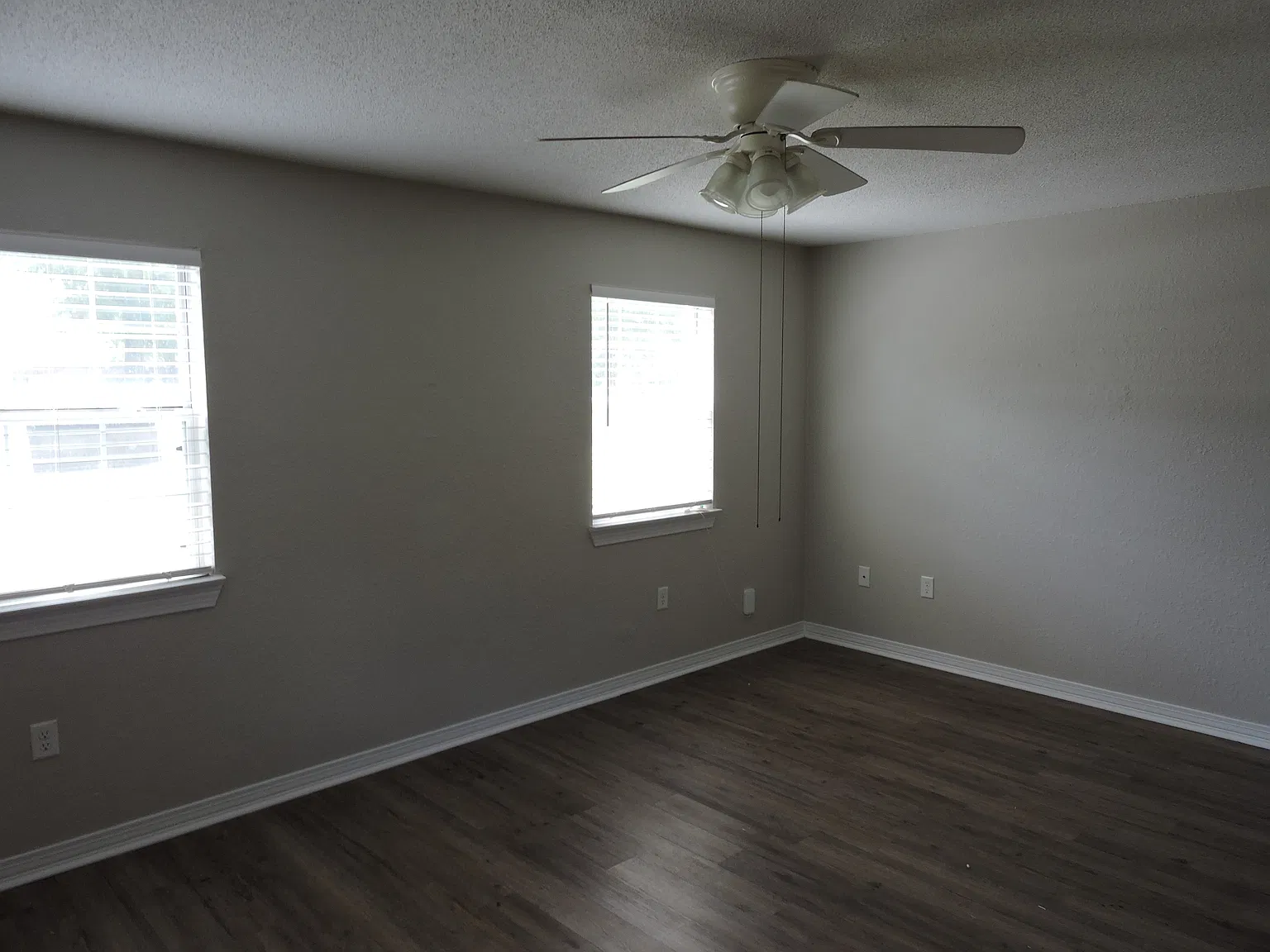 2 bed, 1.0 bath, 918 sqft, $1,250 — Photo 4