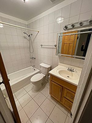 5th image of 208 Bay 14 St #1