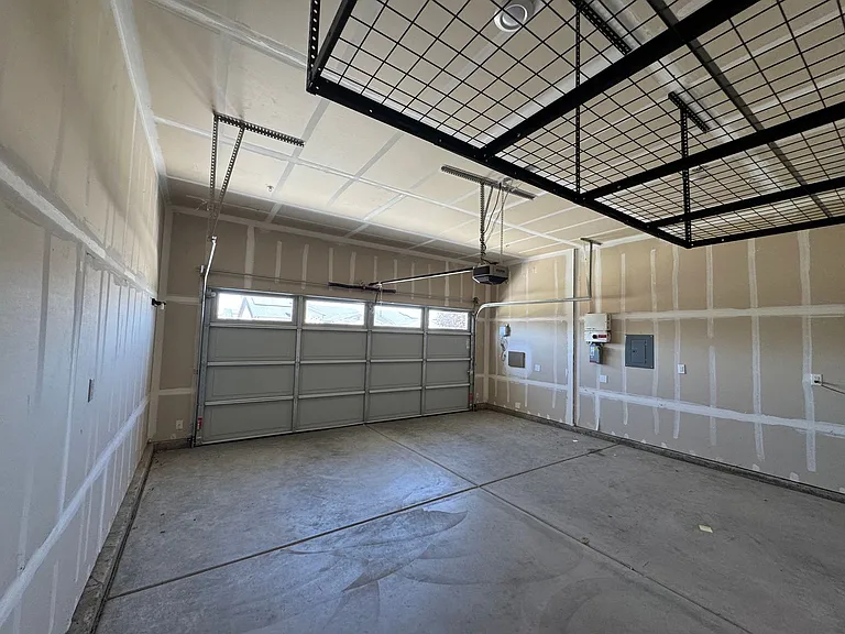 2637 W Andrew Ln — Photo 36