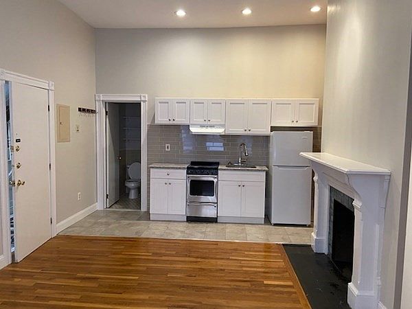 2nd image of 47 Hereford St #1FR