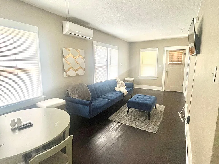 214 N Richmond Ave — Photo 1