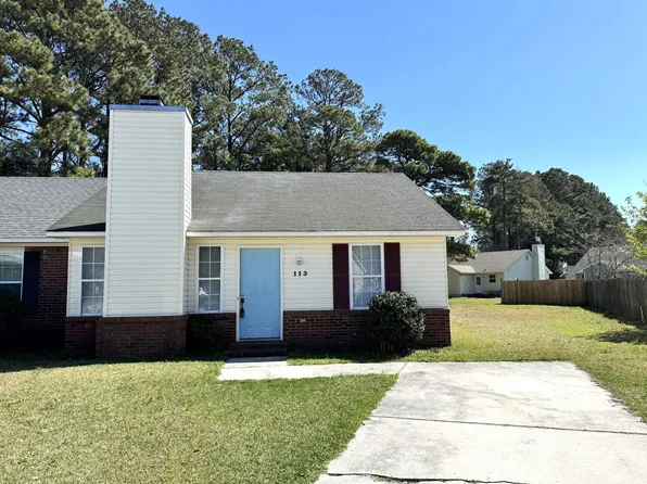 113 Glenside Ct, Midway Park, NC 28544