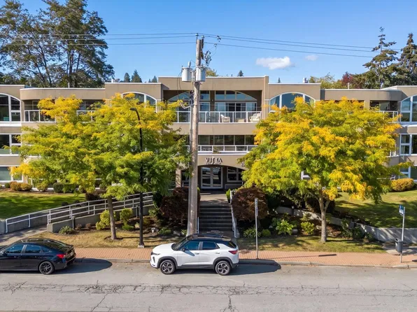 15809 Marine Dr #304, White Rock, BC V4B 1E7