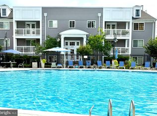 4163 S Four Mile Run Dr UNIT 401, Arlington, VA 22204