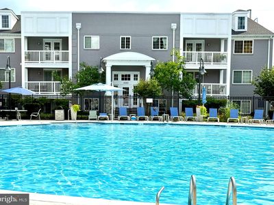 4163 S Four Mile Run Dr Unit 401, Arlington, VA, 22204
