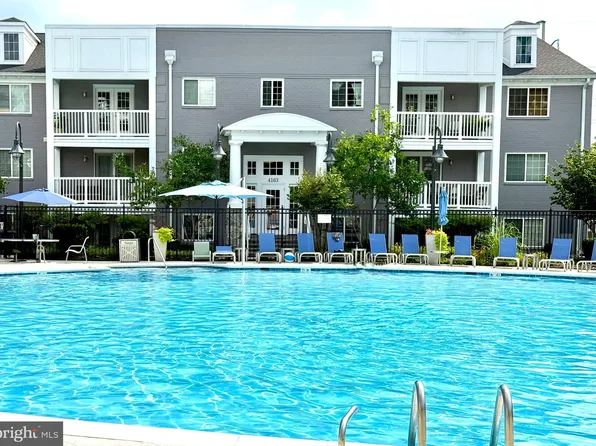 4163 S Four Mile Run Dr Unit 401, Arlington, VA 22204