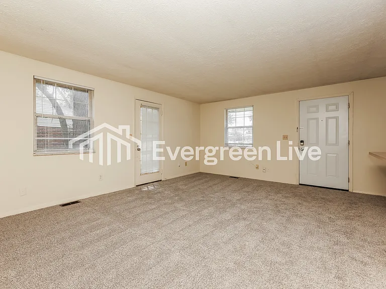 7724 Mount Hood Dr — Photo 6