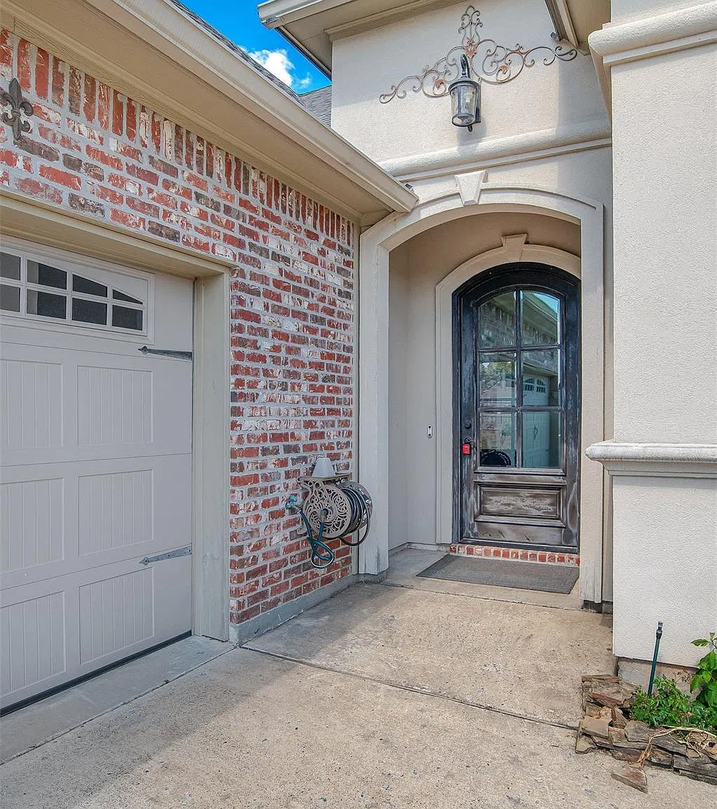 3 bed, 2.0 bath, 1882 sqft, $2,250 — Photo 2