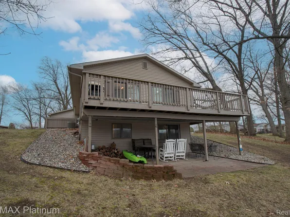 3396 Horrell Ct, Fenton, MI 48430