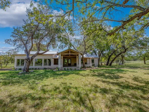 668 Elm Pass Rd, Center Point, TX 78010